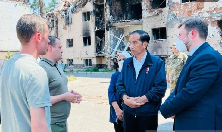 Jokowi Tiba di Ukraina, Tinjau Kerusakan Kota Irpin Akibat Perang